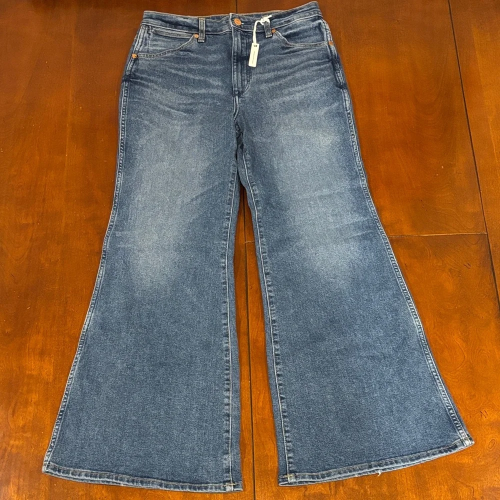 Wrangler High Rise Wanderer Flare Jean. NWT 28/30 - Picture 7 of 15